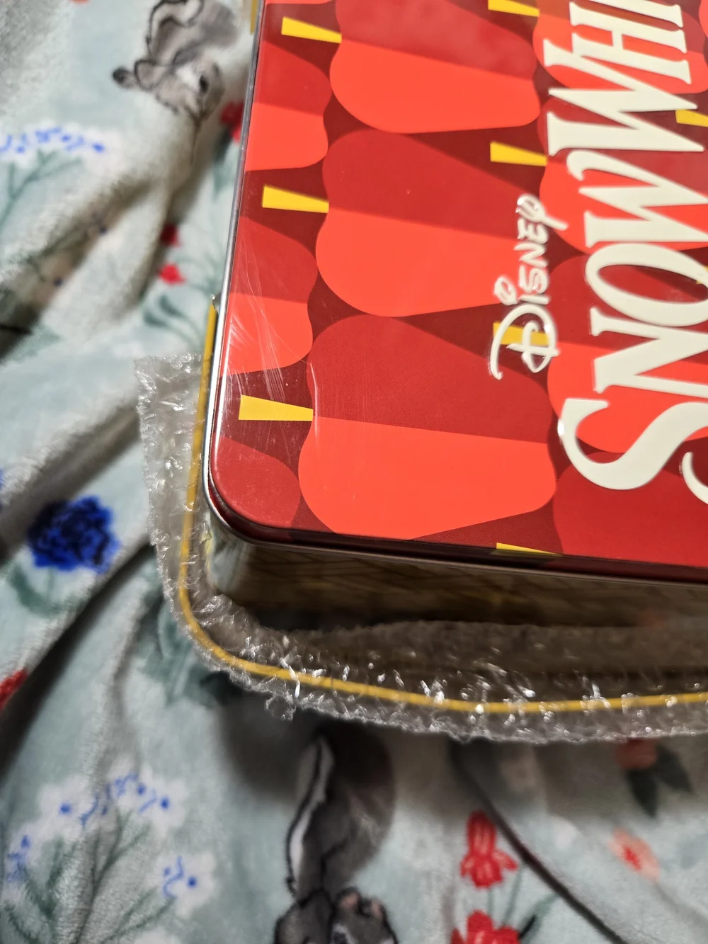 Disney Snow White Red and Yellow Tin Lunch Box